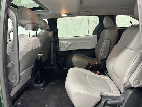 Used 2025 Toyota Sienna XLE image 50
