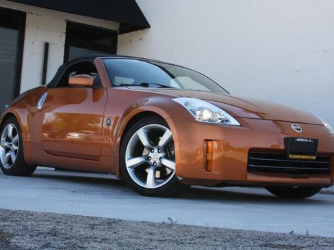 Used 2006 Nissan 350Z Touring RWD image 6