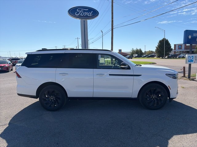 New 2025 Lincoln Navigator Reserve w/ Jet Appearance Package AWD/4WD image 7