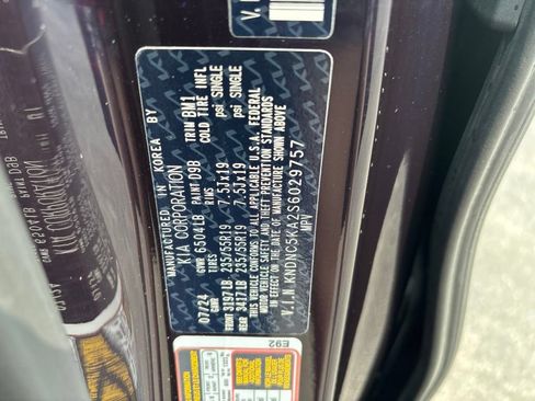 Certified 2025 Kia Carnival EX FWD image 22