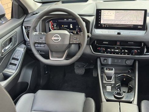 Used 2025 Nissan Rogue SL w/ Tech Package image 13