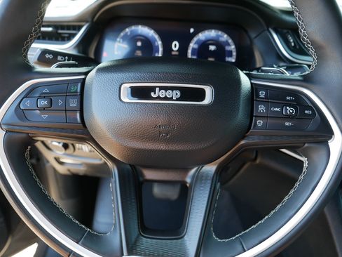 Used 2023 Jeep Grand Cherokee Altitude AWD/4WD image 25