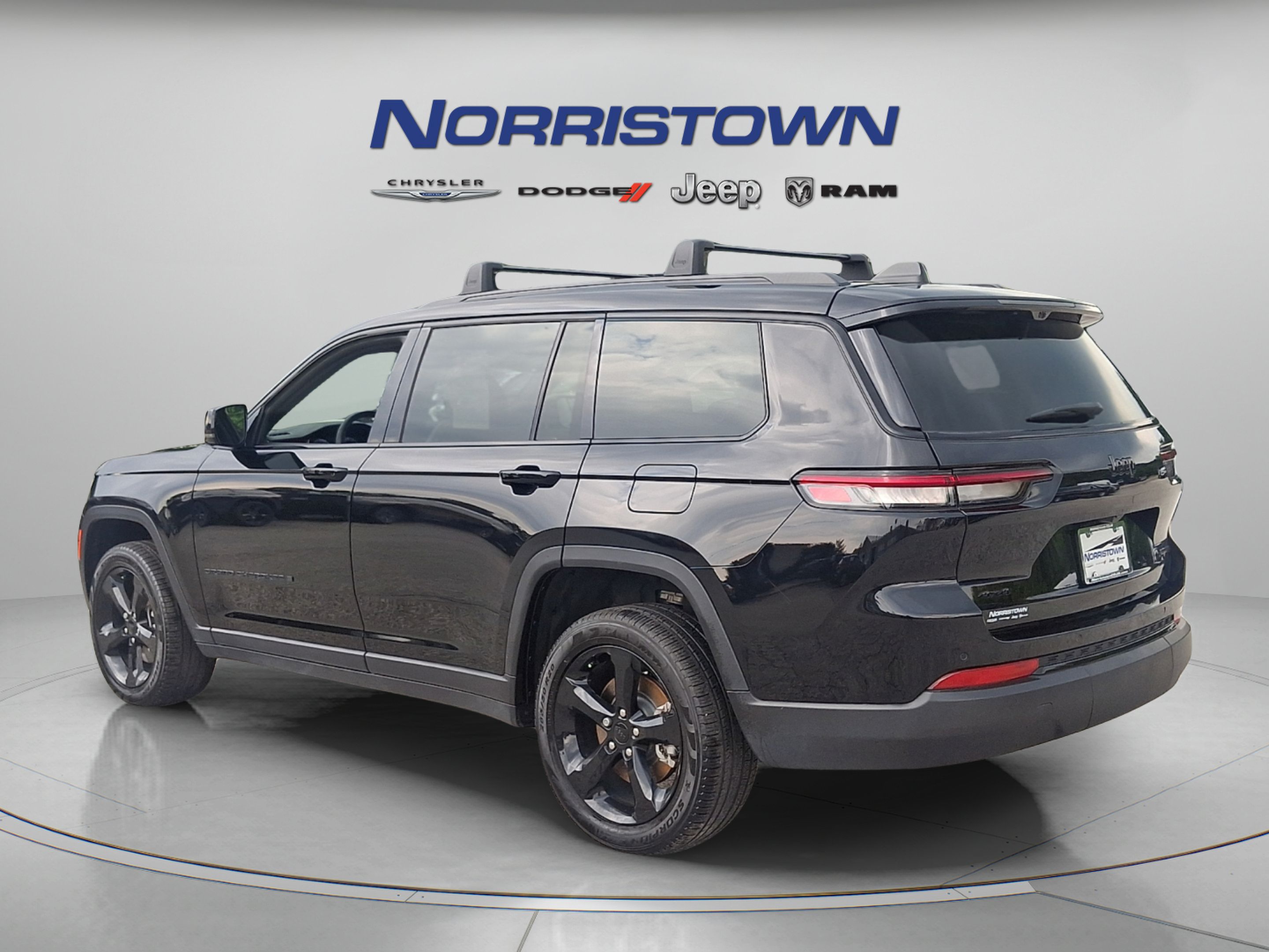 Certified 2024 Jeep Grand Cherokee L Limited w/ Luxury Tech Group II AWD/4WD image 4