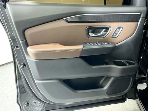 Used 2025 Honda Pilot Elite image 22