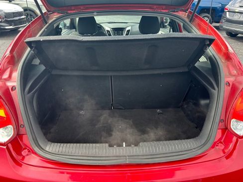 Used 2016 Hyundai Veloster Base image 23