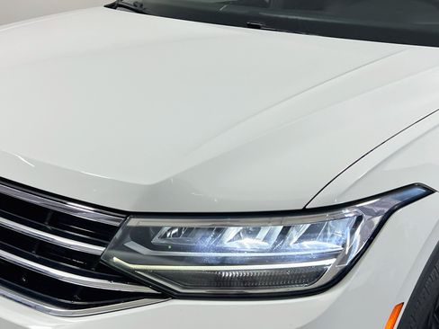 Used 2024 Volkswagen Tiguan SE AWD/4WD image 11