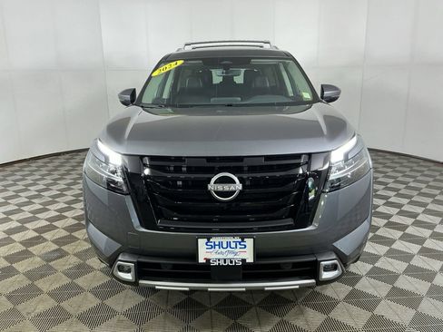 Used 2024 Nissan Pathfinder SL w/ Black Appearance Package AWD/4WD image 3
