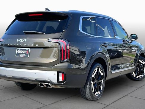 Used 2023 Kia Telluride EX w/ EX Captain's Chair Package FWD image 11