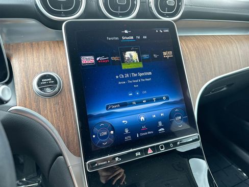 Used 2024 Mercedes-Benz GLC 300 image 12