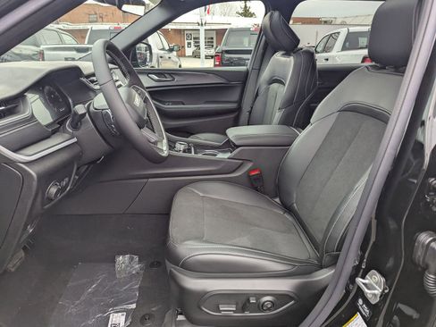 New 2025 Jeep Grand Cherokee L Altitude image 7