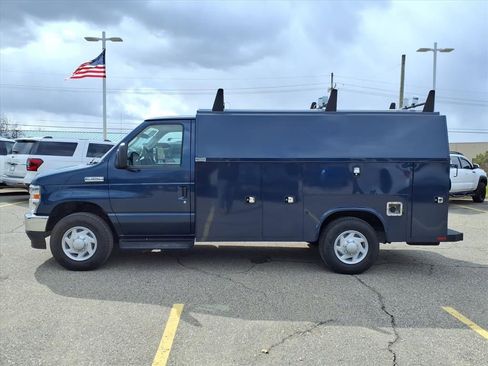 Used 2021 Ford E-350 and Econoline 350 Super Duty w/ Power Windows & Locks Group image 4