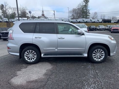 Used 2016 Lexus GX 460 w/ Premium Package image 12