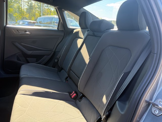 Used 2025 Volkswagen Jetta Sport FWD image 29
