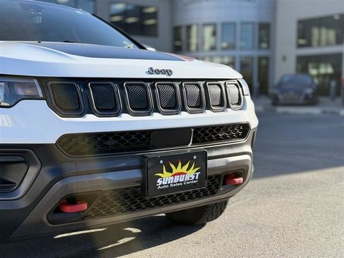 Used 2022 Jeep Compass Trailhawk w/ Trailhawk Convenience Group AWD/4WD image 13