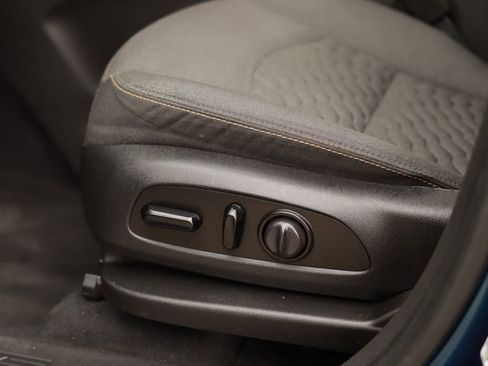 Used 2020 Chevrolet Equinox LT FWD image 19
