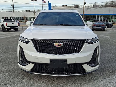 Used 2025 Cadillac XT6 Sport w/ Technology Package image 2
