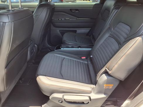 Used 2025 Nissan Pathfinder Rock Creek AWD/4WD image 11