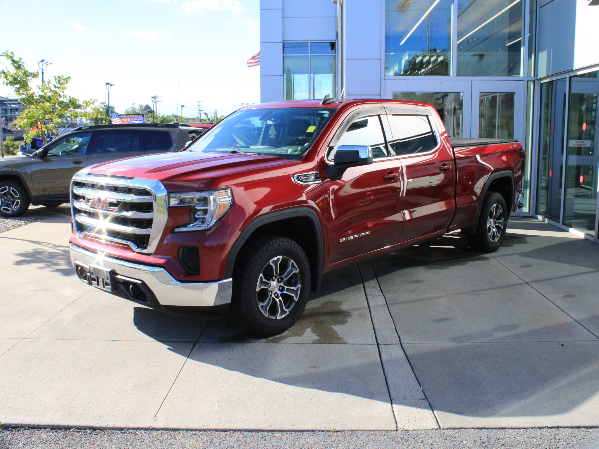 Used 2020 GMC Sierra 1500 SLE w/ SLE Value Package AWD/4WD image 3