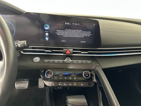 Used 2024 Hyundai Elantra Limited image 21