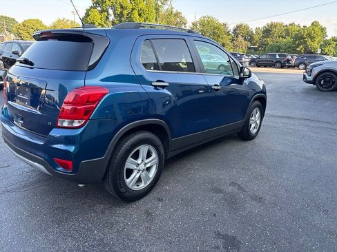 Used 2019 Chevrolet Trax LT w/ Sun & Sound Package FWD image 3
