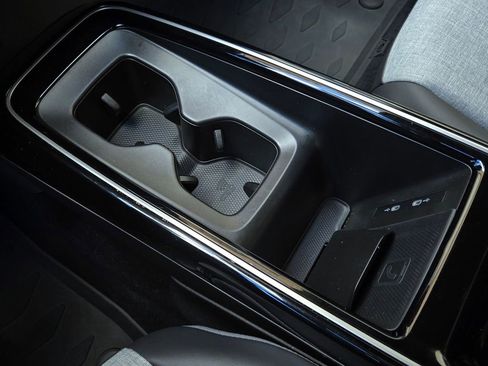 Certified 2023 Volkswagen ID.4 Pro image 17