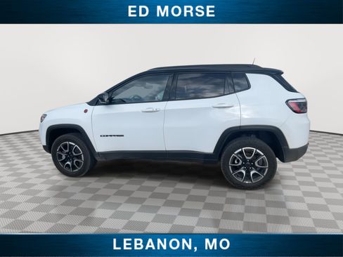 Used 2025 Jeep Compass Trailhawk AWD/4WD image 6