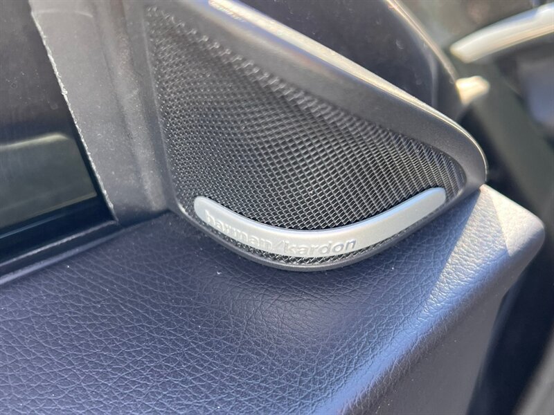 Used 2019 Mercedes-Benz CLA 250 4MATIC w/ Premium Package image 40