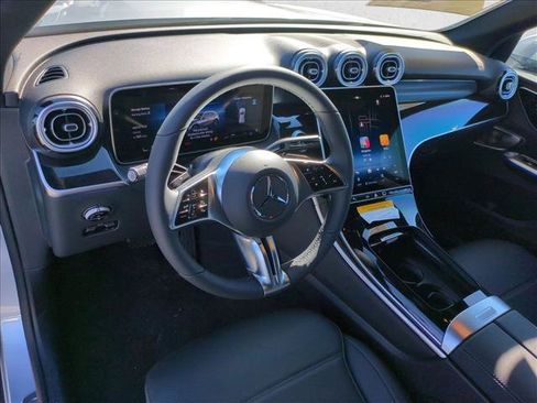 Used 2026 Mercedes-Benz GLC 300 image 3