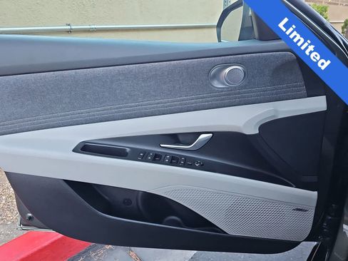 Used 2025 Hyundai Elantra Limited image 28