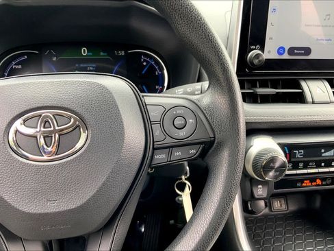 Used 2025 Toyota RAV4 LE AWD/4WD image 25