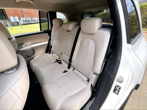 Used 2022 Mercedes-Benz GLB 250 image 27