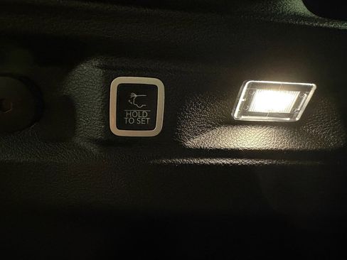 Used 2025 Jeep Grand Cherokee L Limited w/ Luxury Tech Group II AWD/4WD image 11