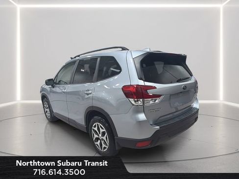 Used 2022 Subaru Forester Premium AWD/4WD image 3