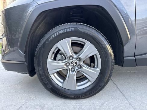 Used 2022 Toyota RAV4 XLE AWD/4WD image 5