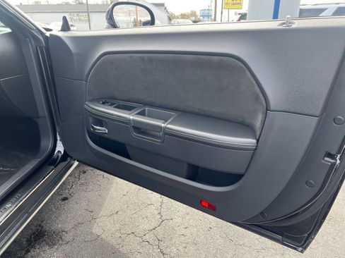 Used 2009 Dodge Challenger SRT8 w/ SRT Option Group II image 31