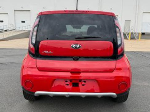 Used 2018 Kia Soul + FWD image 5