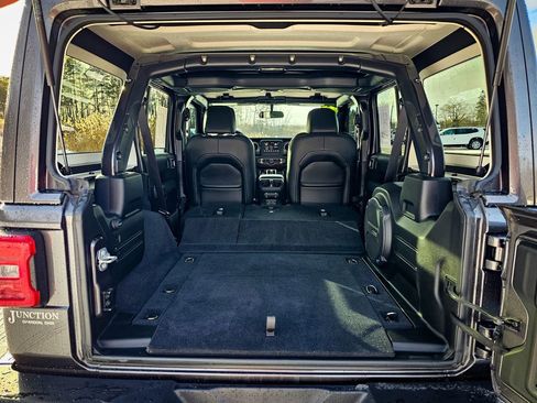 Certified 2021 Jeep Wrangler Unlimited Sahara image 29