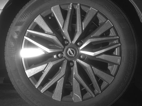 Used 2025 Nissan Altima 2.5 SV FWD image 15
