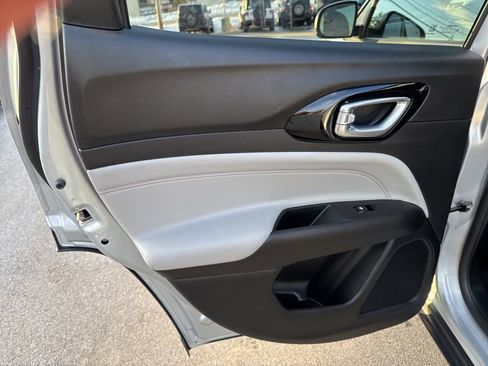 Certified 2025 Jeep Compass Limited image 23