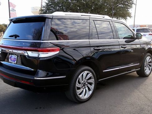 Used 2022 Lincoln Navigator Reserve image 14