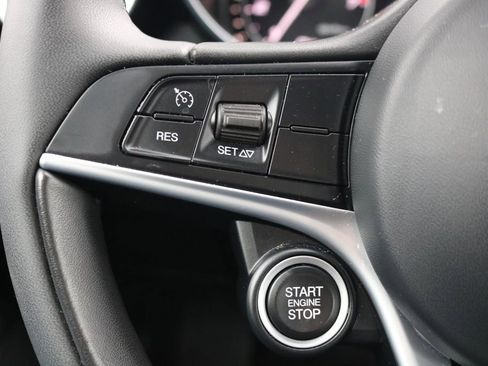 Used 2017 Alfa Romeo Giulia AWD image 21