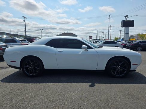 Used 2019 Dodge Challenger SXT w/ Plus Package RWD image 5