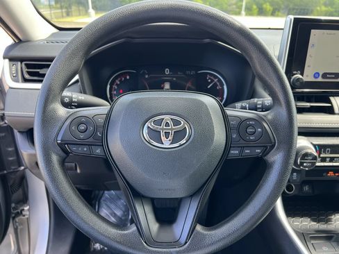 Used 2025 Toyota RAV4 XLE FWD image 8
