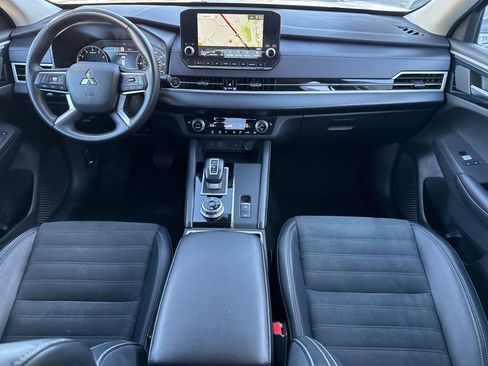 Used 2024 Mitsubishi Outlander SE image 22
