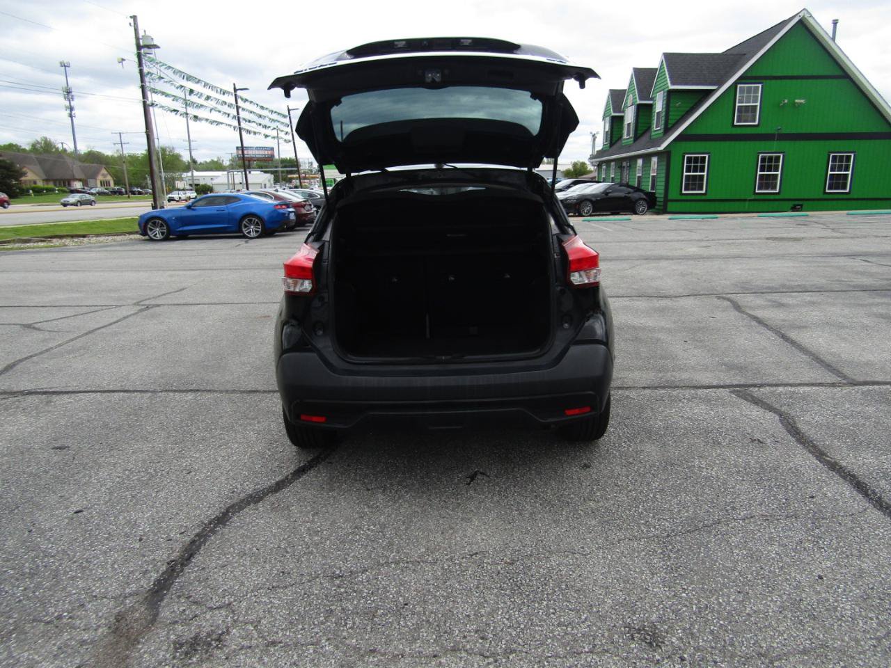 Used 2018 Nissan Kicks SR FWD image 7