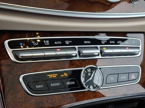 Used 2019 Mercedes-Benz E 300 4MATIC image 13