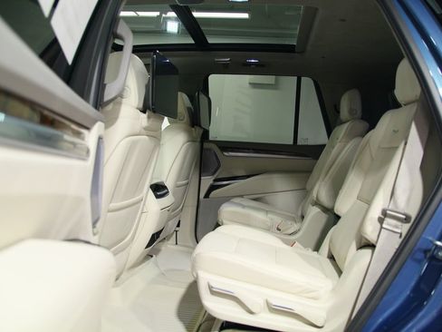 Used 2026 Cadillac Escalade Platinum Luxury AWD/4WD image 28