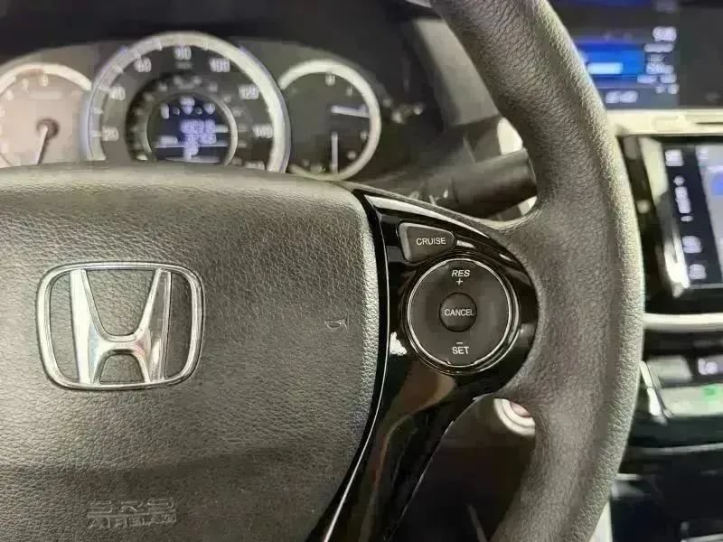 Used 2017 Honda Accord EX image 28