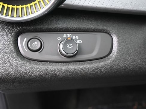 Used 2025 Chevrolet Trax LT w/ Driver Confidence Package image 15