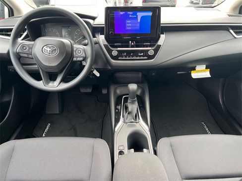 Used 2025 Toyota Corolla LE image 22